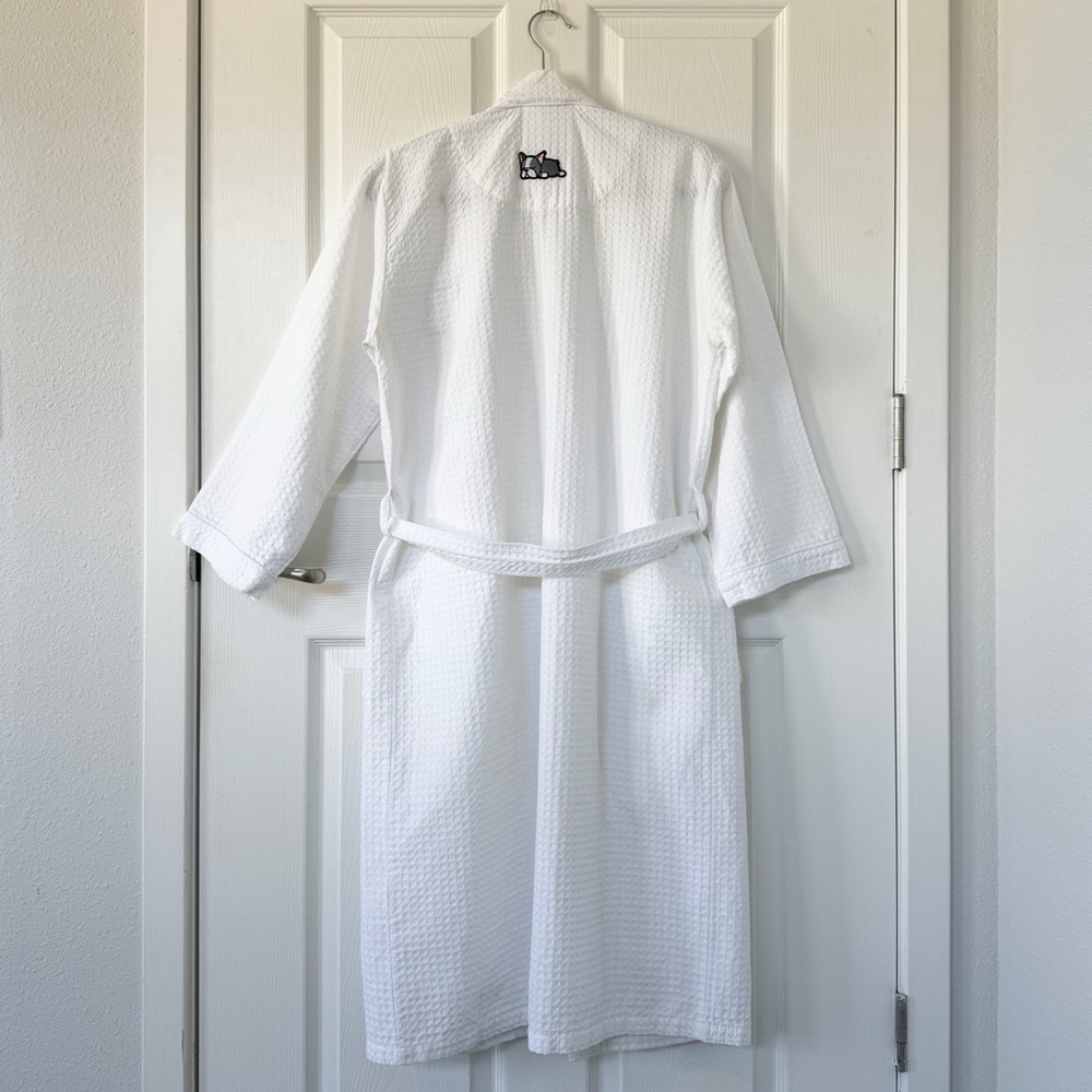 White Cotton French Bulldog Embroidered Robe by Calla Angel New York - Picture 5 of 9